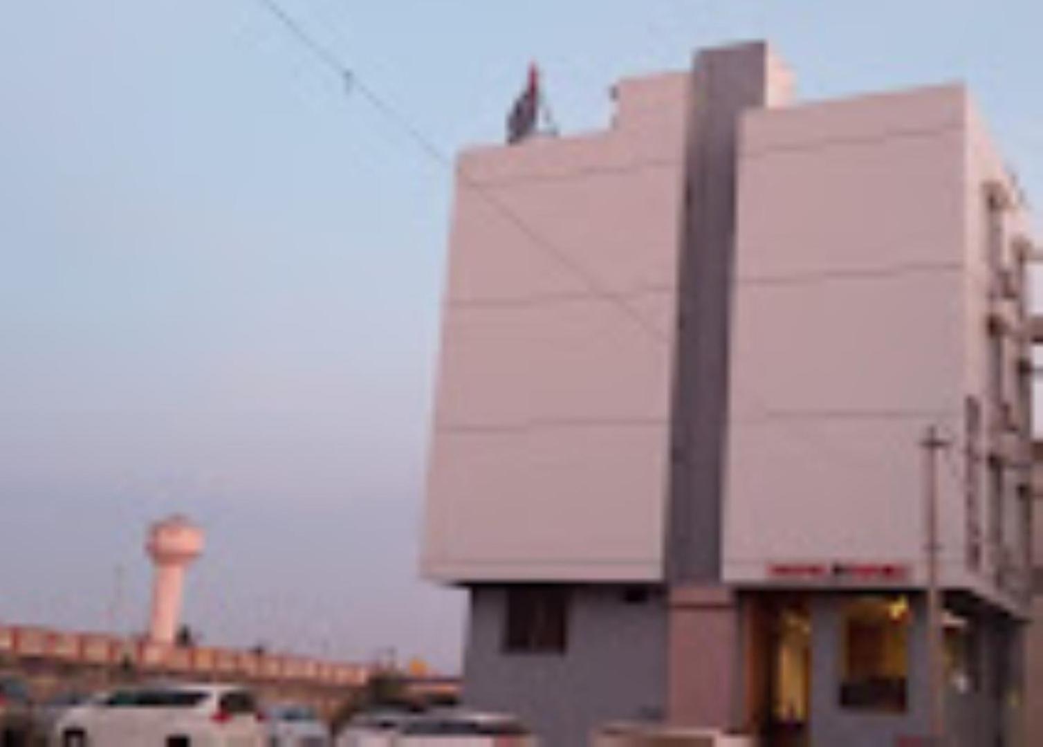 Hotel Krish , โสมนัส ภายนอก รูปภาพ