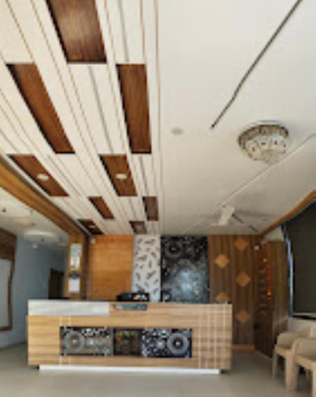 Hotel Krish , โสมนัส ภายนอก รูปภาพ