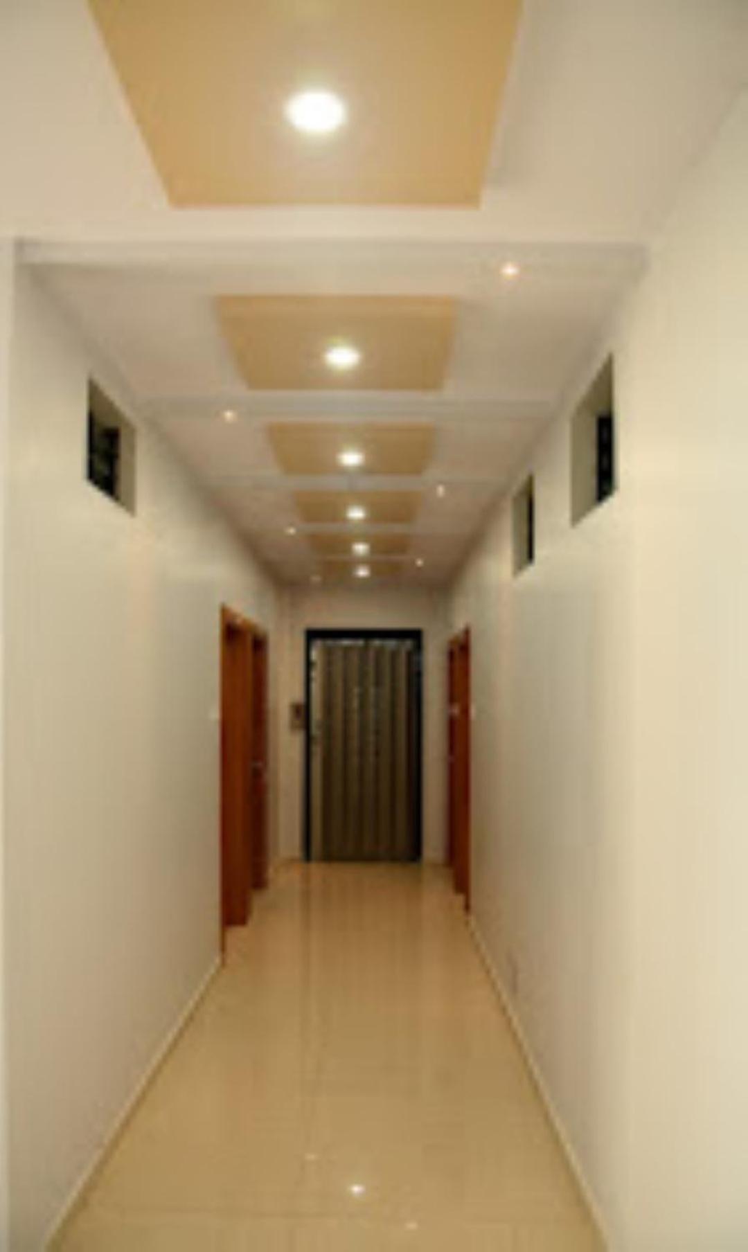 Hotel Krish , โสมนัส ภายนอก รูปภาพ